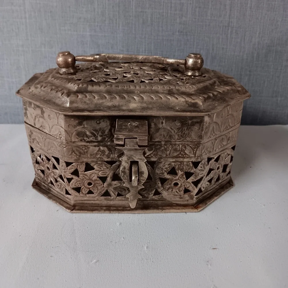 Vintage Brass Filigree Jewelry Trinket Box Hinged Lidded Floral Keepsake Chest